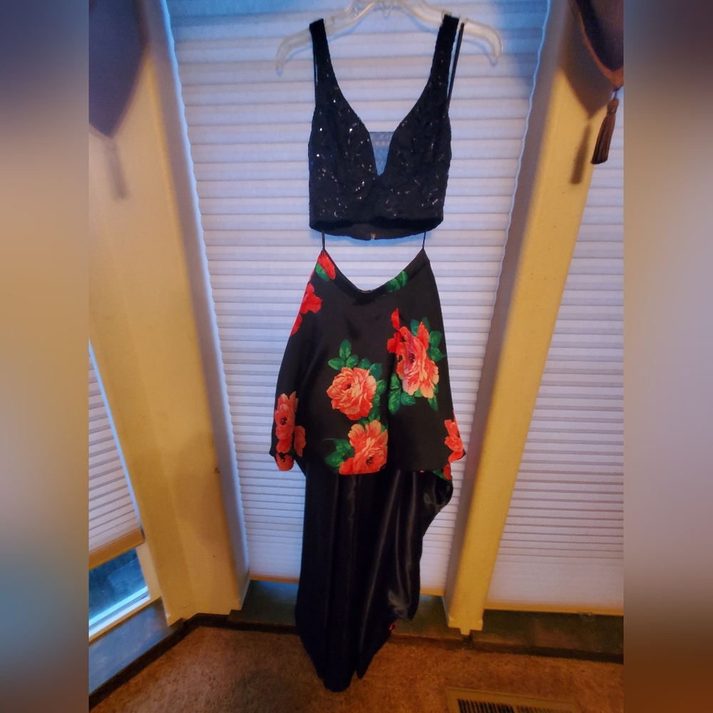 Cropped navy blue floral prom dress